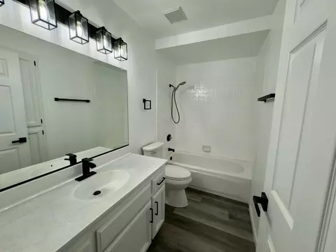 Bath - 2620 Walnut Ave, Carmichael, CA 95608 photo 1 of 2