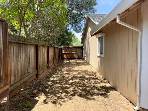Exterior - 2620 Walnut Ave, Carmichael, CA 95608 photo 4 of 7