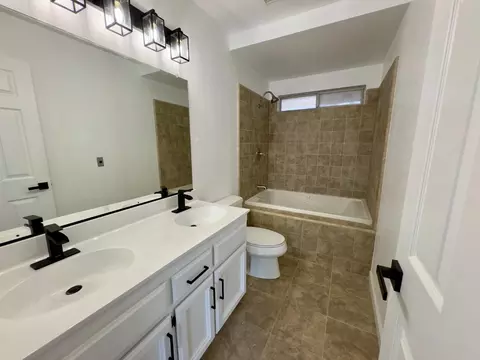 Bath - 2620 Walnut Ave, Carmichael, CA 95608 photo 2 of 2
