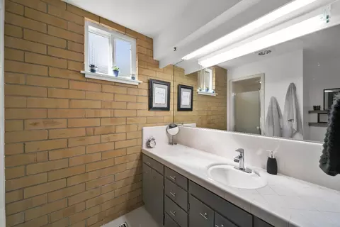 Bath - 225 Howell Ave, Red Bluff, CA 96080 photo 5 of 5