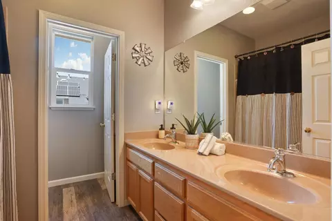Entry Way - 2452 Amatchi Dr, Tracy, CA 95304 photo 9 of 12