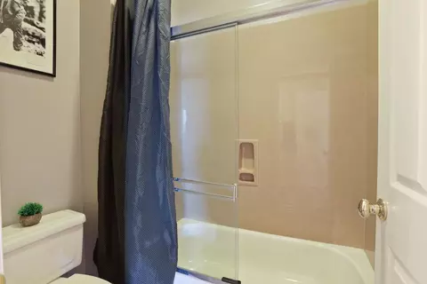 Bath - 2452 Amatchi Dr, Tracy, CA 95304 photo 2 of 7
