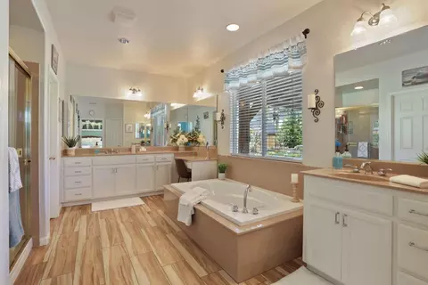 Bath - 2452 Amatchi Dr, Tracy, CA 95304 photo 5 of 7