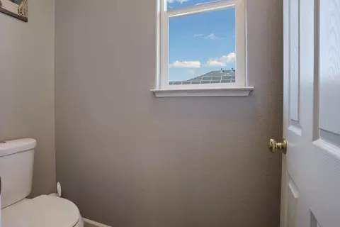 Bath - 2452 Amatchi Dr, Tracy, CA 95304 photo 3 of 7