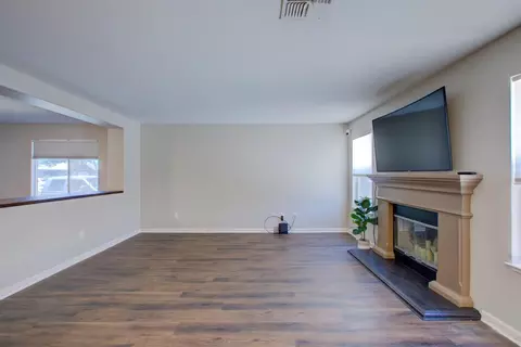 Living - 346 Goshawk Ct, Patterson, CA 95363 photo 3 of 6