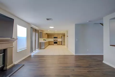 Living - 346 Goshawk Ct, Patterson, CA 95363 photo 5 of 6