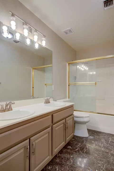 Bath - 346 Goshawk Ct, Patterson, CA 95363 photo 6 of 6