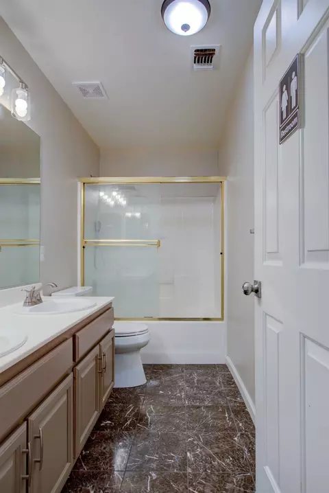 Bath - 346 Goshawk Ct, Patterson, CA 95363 photo 5 of 6