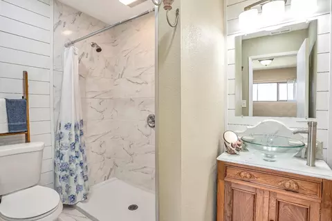 Bath - 1539 Mendota Way, Carmichael, CA 95608 photo 1 of 5