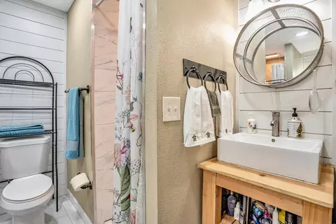 Bath - 1539 Mendota Way, Carmichael, CA 95608 photo 4 of 5