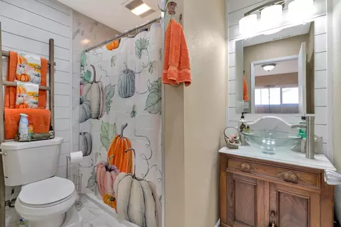 Bath - 1539 Mendota Way, Carmichael, CA 95608 photo 5 of 5