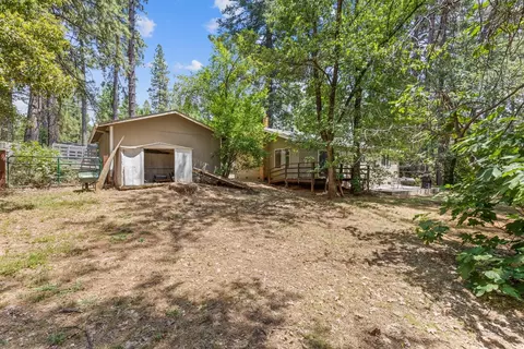 Exterior - 1065 Hillcrest Blvd, Colfax, CA 95713 photo 4 of 11