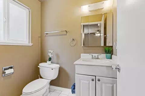 Bath - 1065 Hillcrest Blvd, Colfax, CA 95713 photo 1 of 3