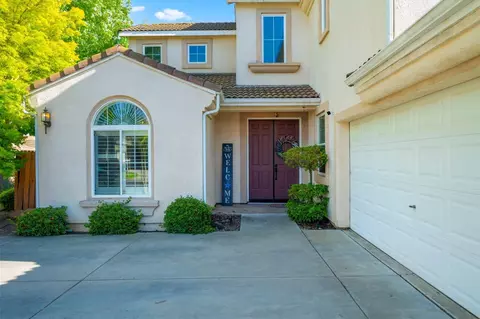 Exterior - 2316 Lovers Point Ln, Modesto, CA 95356 photo 4 of 9