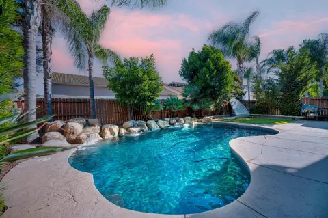 Exterior - 2316 Lovers Point Ln, Modesto, CA 95356 photo 2 of 9