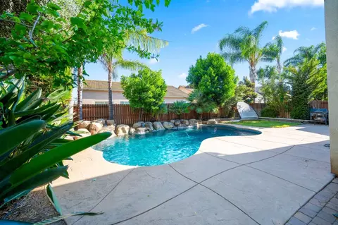 Exterior - 2316 Lovers Point Ln, Modesto, CA 95356 photo 6 of 9