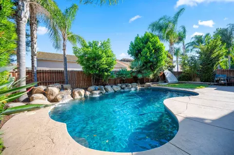 Exterior - 2316 Lovers Point Ln, Modesto, CA 95356 photo 5 of 9