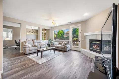 Living - 2316 Lovers Point Ln, Modesto, CA 95356 photo 5 of 6