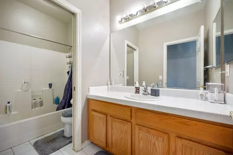 Entry Way - 2316 Lovers Point Ln, Modesto, CA 95356 photo 6 of 7