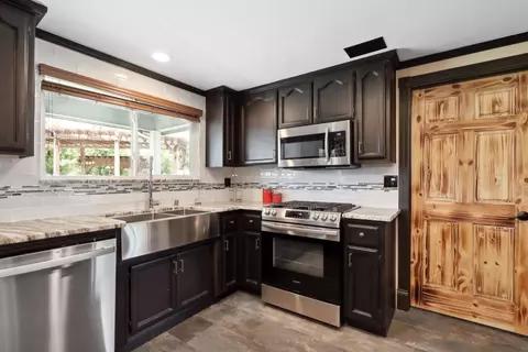 Kitchen - 8718 Dillard Rd, Wilton, CA 95693 photo 3 of 5