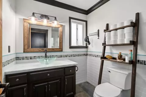 Bath - 8718 Dillard Rd, Wilton, CA 95693 photo 5 of 6