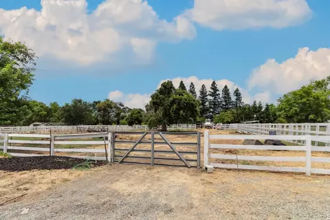 Exterior - 8718 Dillard Rd, Wilton, CA 95693 photo 15 of 20