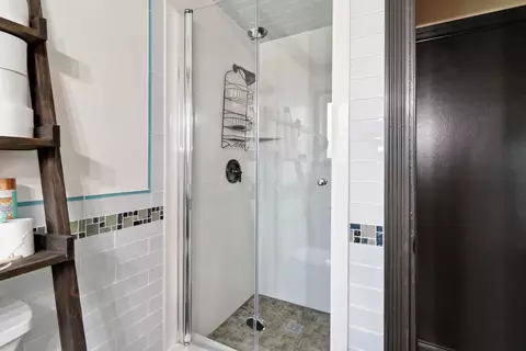 Bath - 8718 Dillard Rd, Wilton, CA 95693 photo 6 of 6