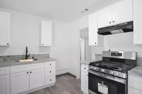 Kitchen - 2305 Glendale Ave, Modesto, CA 95354 photo 2 of 3