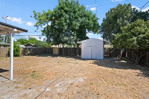 Exterior - 2305 Glendale Ave, Modesto, CA 95354 photo 4 of 5