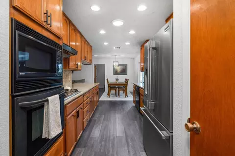 Entry Way - 560 Fiero Pl, Manteca, CA 95337 photo 2 of 3