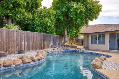Exterior - 560 Fiero Pl, Manteca, CA 95337 photo 8 of 11