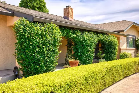 Exterior - 560 Fiero Pl, Manteca, CA 95337 photo 5 of 11