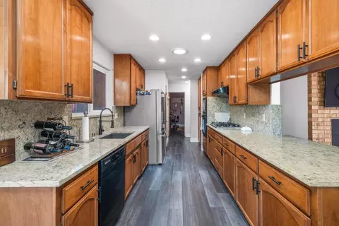Kitchen - 560 Fiero Pl, Manteca, CA 95337 photo 1 of 3