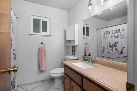 Bath - 560 Fiero Pl, Manteca, CA 95337 photo 3 of 3