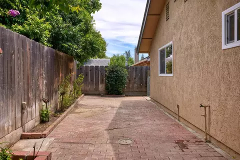 Exterior - 560 Fiero Pl, Manteca, CA 95337 photo 9 of 11