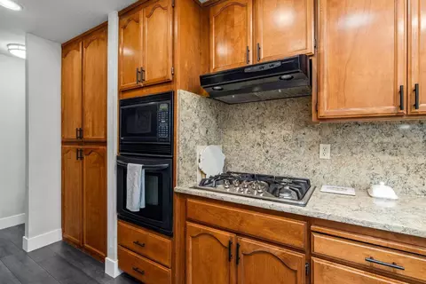 Kitchen - 560 Fiero Pl, Manteca, CA 95337 photo 3 of 3