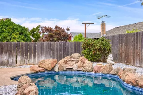 Exterior - 560 Fiero Pl, Manteca, CA 95337 photo 7 of 11