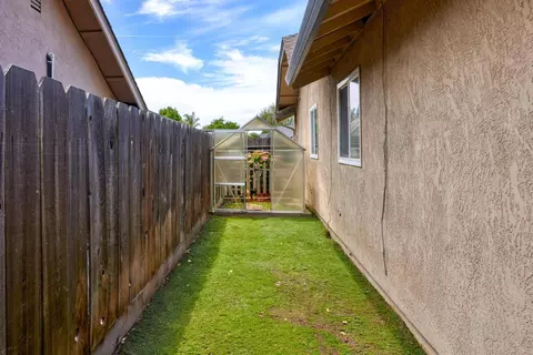 Exterior - 560 Fiero Pl, Manteca, CA 95337 photo 10 of 11