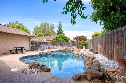 Exterior - 560 Fiero Pl, Manteca, CA 95337 photo 6 of 11
