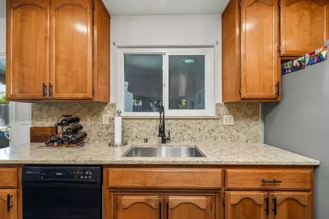 Kitchen - 560 Fiero Pl, Manteca, CA 95337 photo 2 of 3