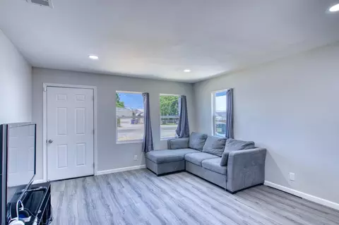 1526 Inyo Ave, Modesto, CA 95358 photo 2
