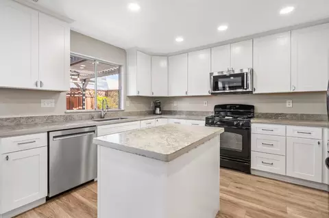 Kitchen - 1285 Sunpeak Ln, Tracy, CA 95376 photo 6 of 6