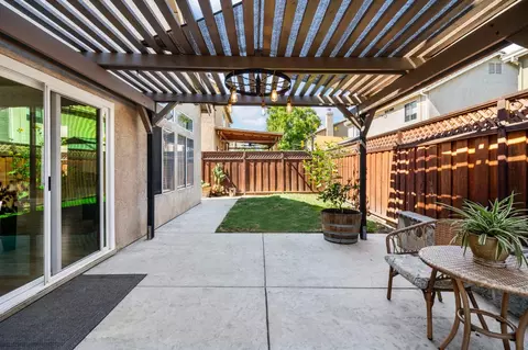 Exterior - 1285 Sunpeak Ln, Tracy, CA 95376 photo 4 of 6