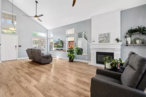 Living - 1285 Sunpeak Ln, Tracy, CA 95376 photo 3 of 4