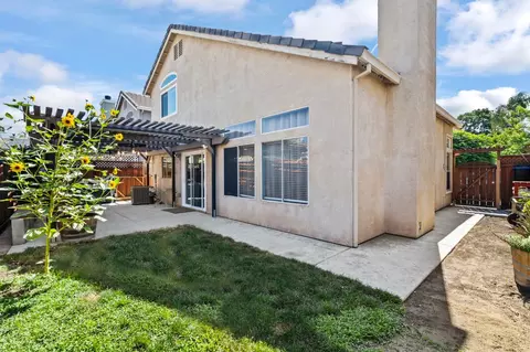 Exterior - 1285 Sunpeak Ln, Tracy, CA 95376 photo 5 of 6