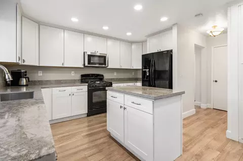 Kitchen - 1285 Sunpeak Ln, Tracy, CA 95376 photo 2 of 6