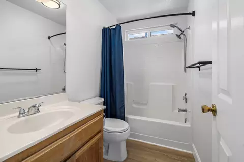 Bath - 1285 Sunpeak Ln, Tracy, CA 95376 photo 1 of 3