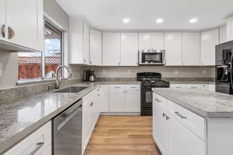 Kitchen - 1285 Sunpeak Ln, Tracy, CA 95376 photo 3 of 6