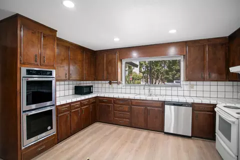 Kitchen - 788 Hill Place St, Winters, CA 95694 photo 2 of 5