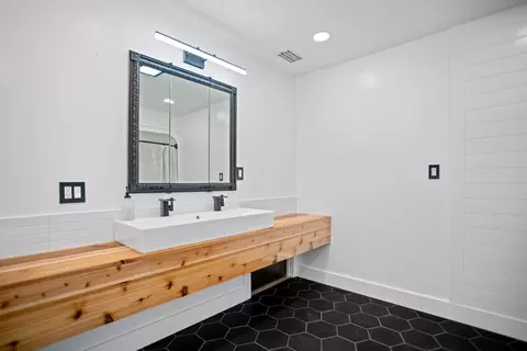 Bath - 788 Hill Place St, Winters, CA 95694 photo 1 of 6
